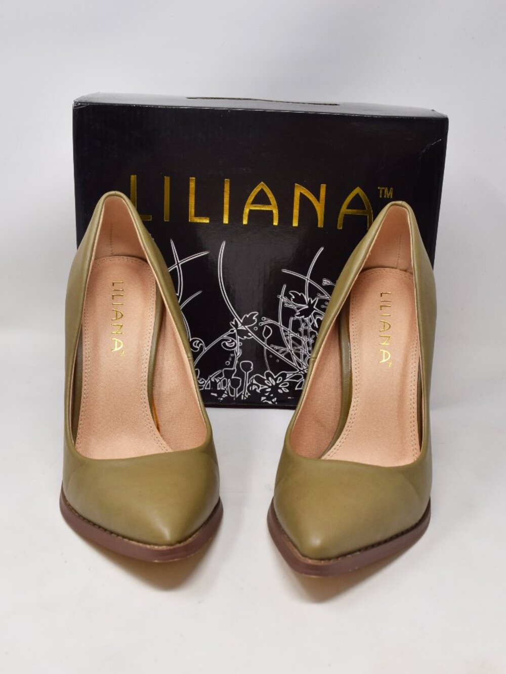 Liliana Neilson 1 Pumps sz 7.5 Olive Chunky Heels Closed Pointed Toe Neutral New